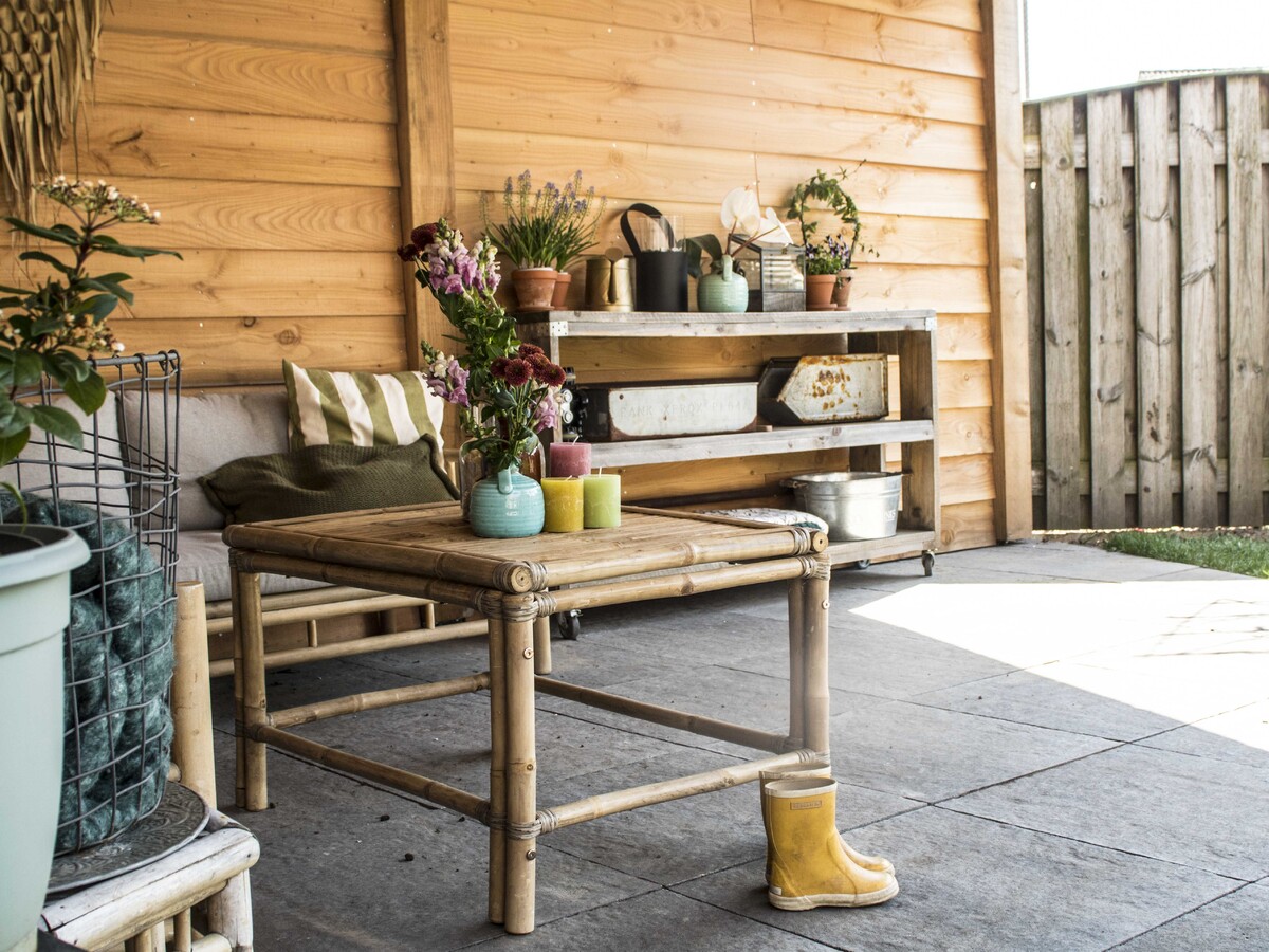 Kindvriendelijke overkapping met schommel